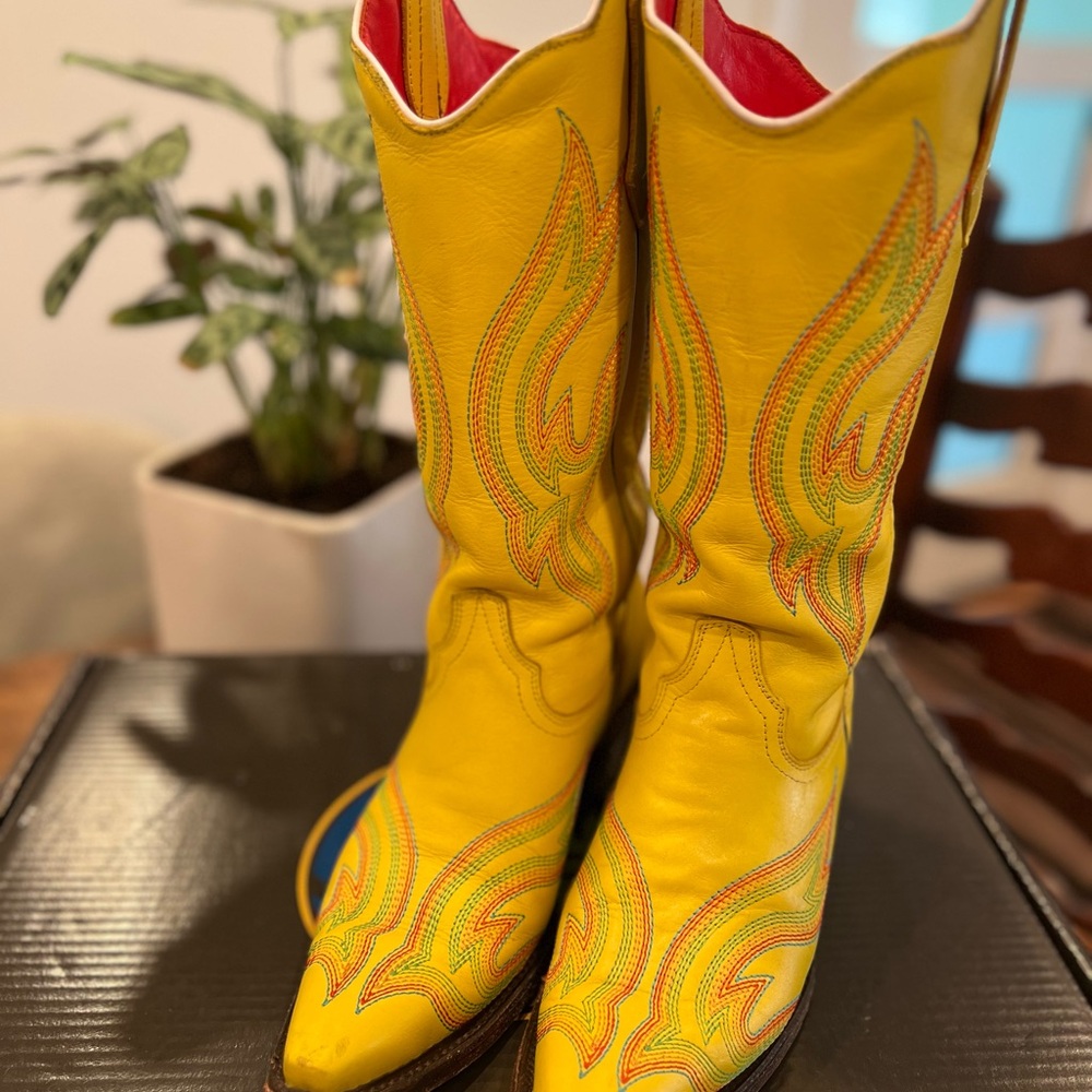 Yellow Heeled Western Boots with Decorative Stitching